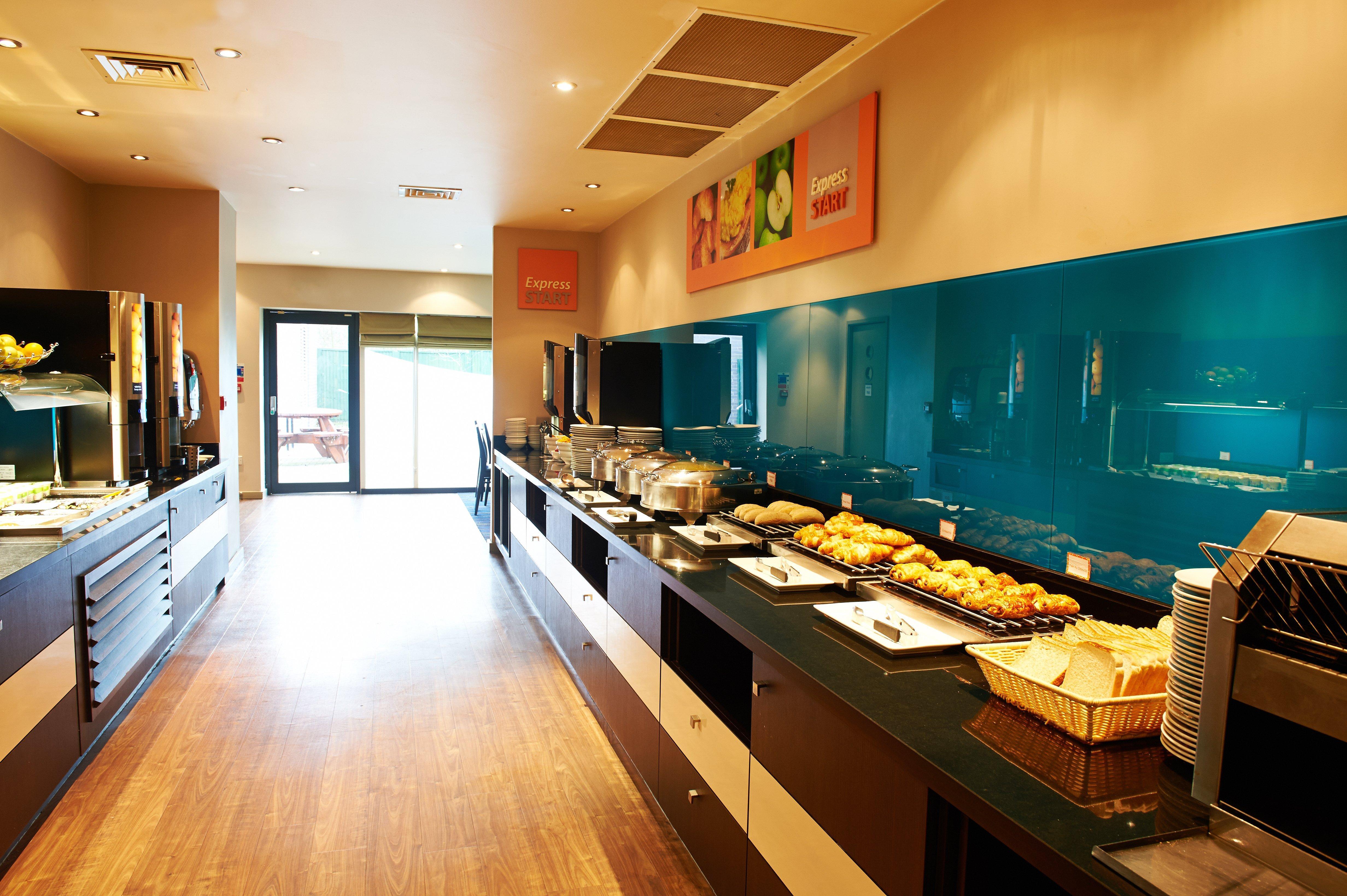 Holiday Inn Express Manchester Airport By Ihg Ringway Exterior foto
