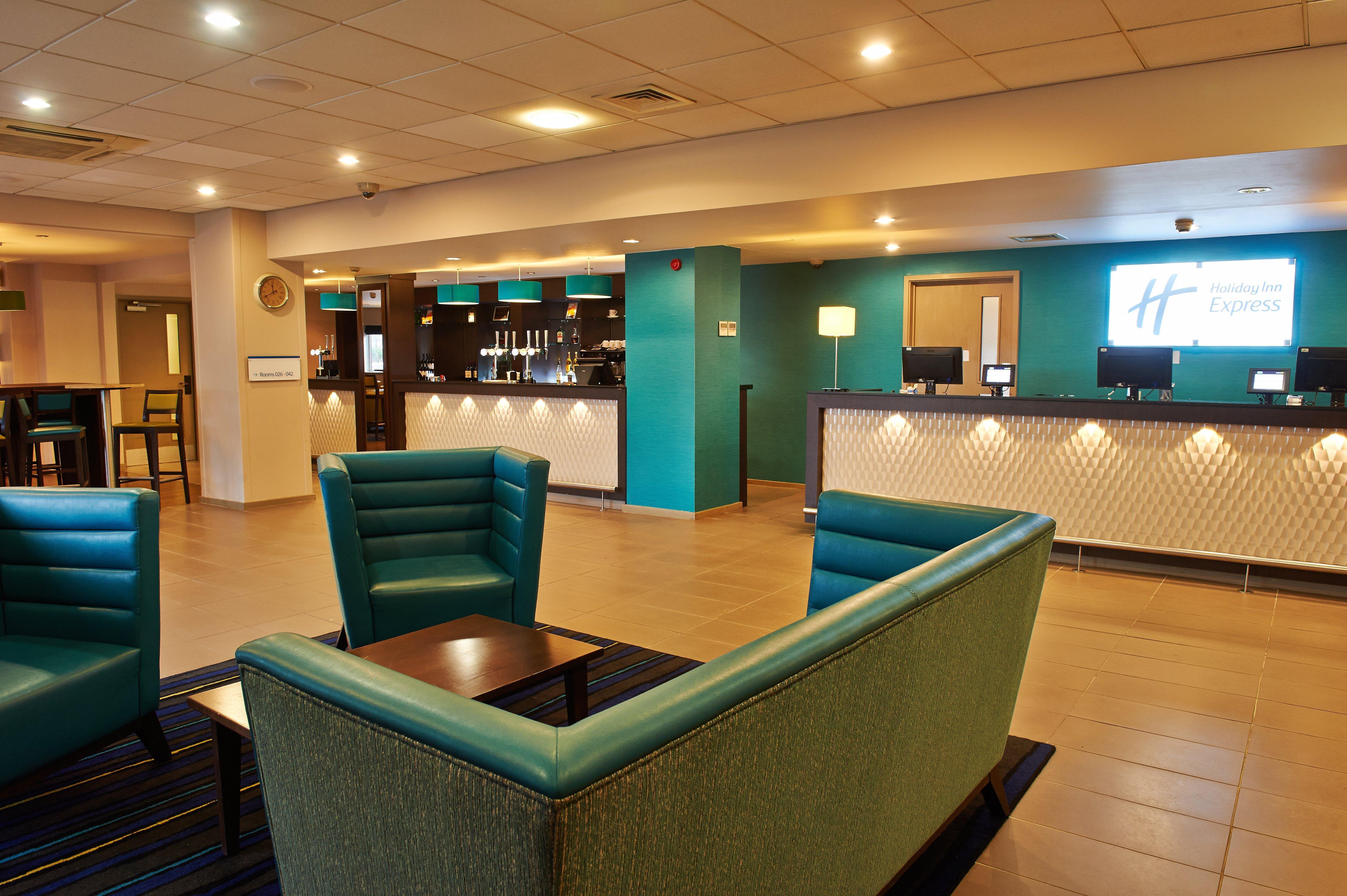 Holiday Inn Express Manchester Airport By Ihg Ringway Exterior foto