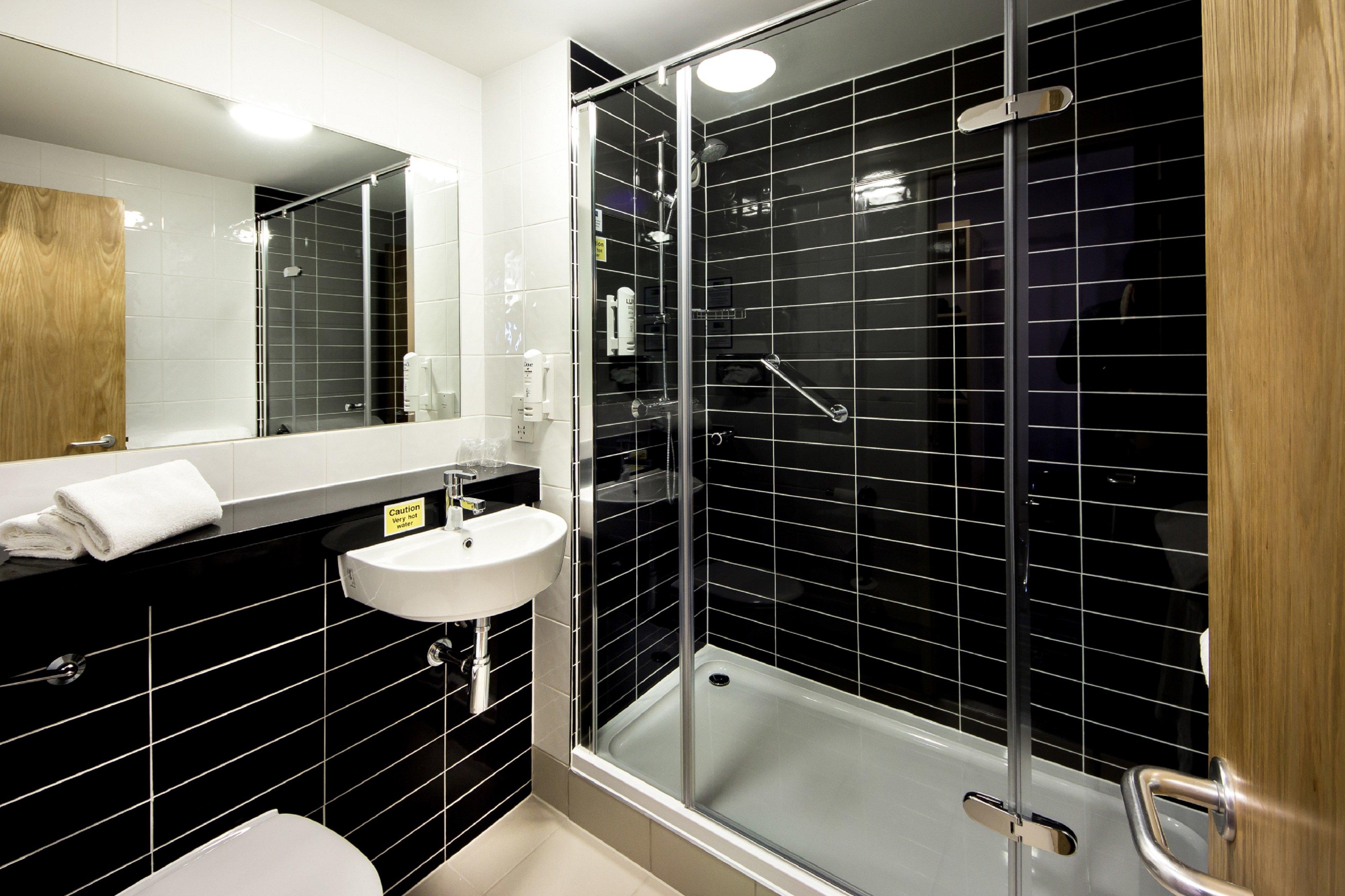 Holiday Inn Express Manchester Airport By Ihg Ringway Exterior foto