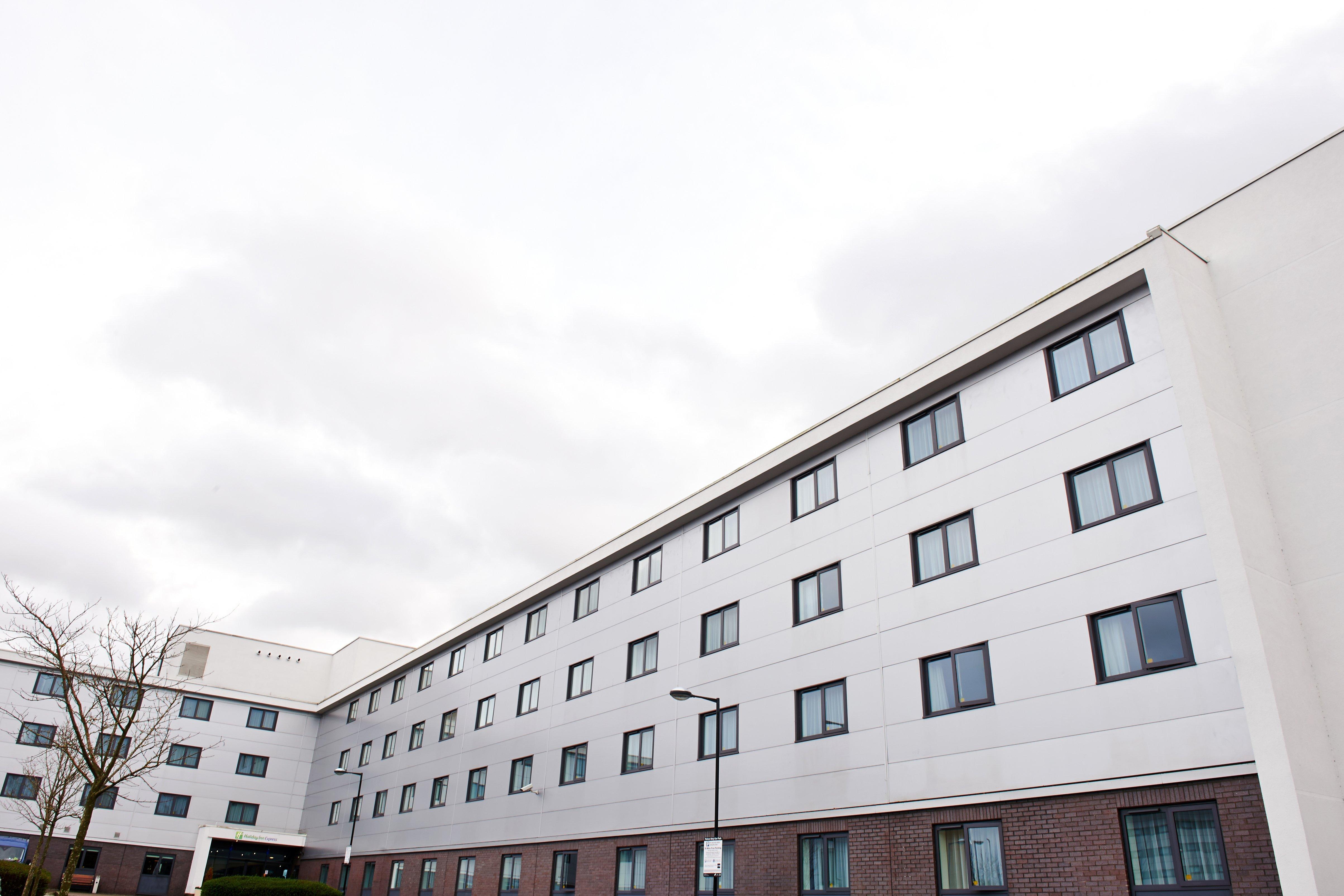 Holiday Inn Express Manchester Airport By Ihg Ringway Exterior foto