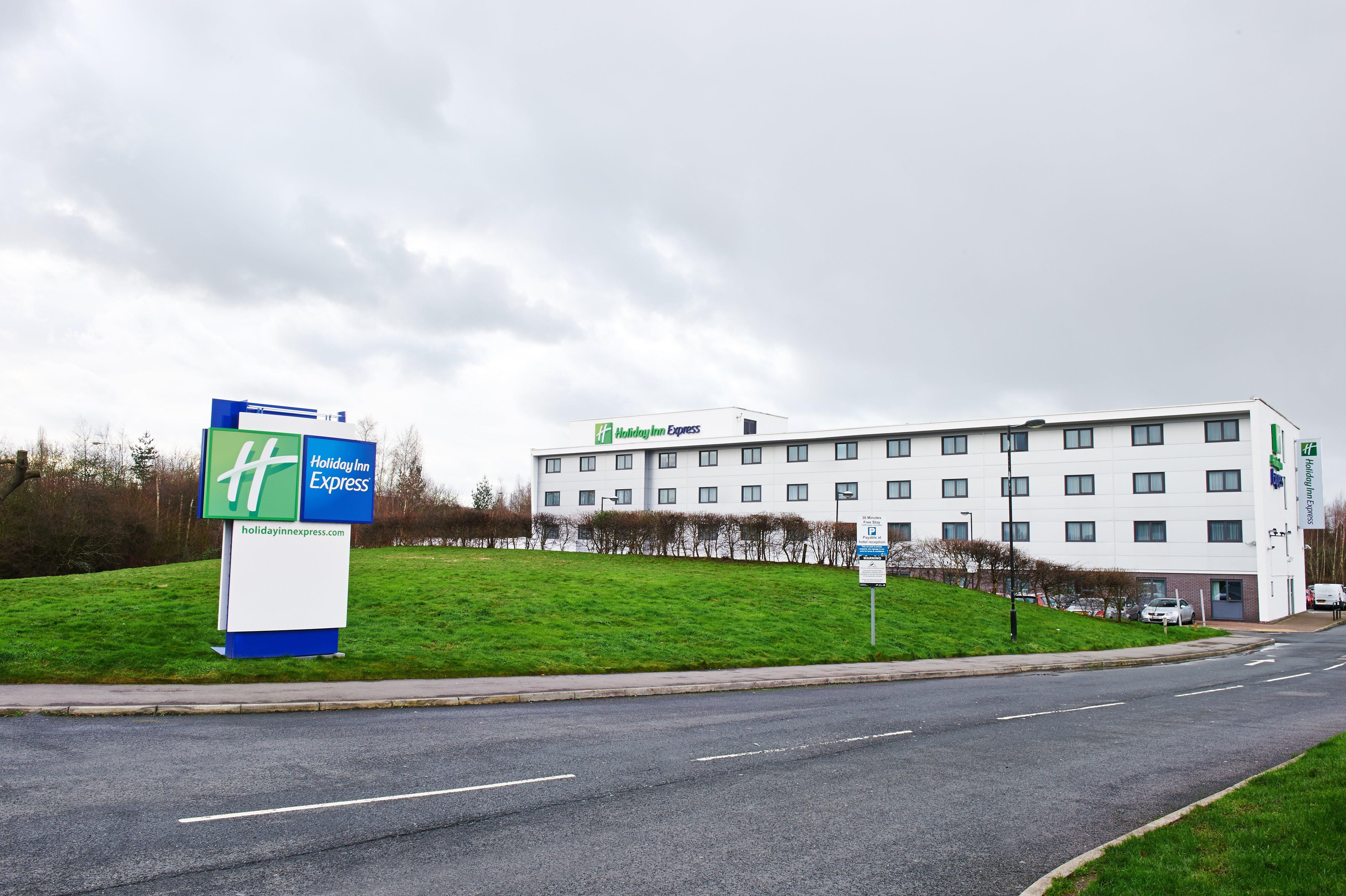 Holiday Inn Express Manchester Airport By Ihg Ringway Exterior foto