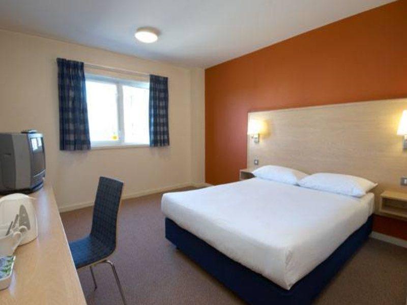 Holiday Inn Express Manchester Airport By Ihg Ringway Exterior foto
