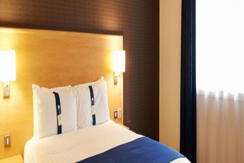 Holiday Inn Express Manchester Airport By Ihg Ringway Exterior foto