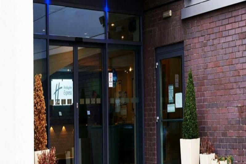 Holiday Inn Express Manchester Airport By Ihg Ringway Exterior foto